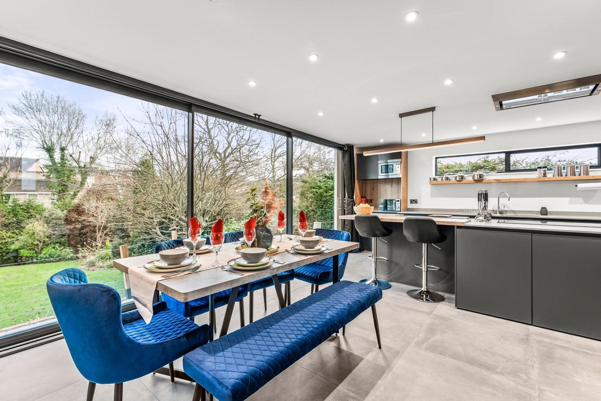 Elegant Retreat In Cheltenham - Garden & Parking Included Kültér fotó