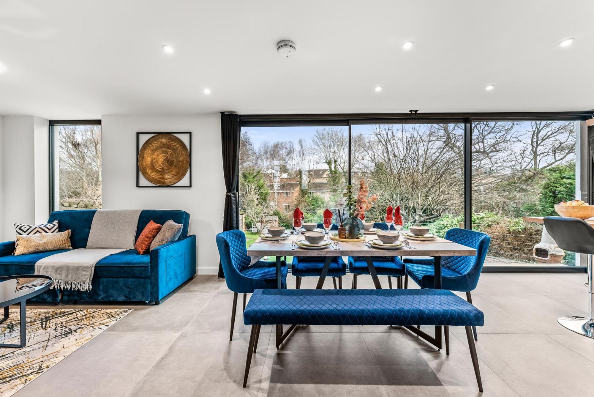 Elegant Retreat In Cheltenham - Garden & Parking Included Kültér fotó