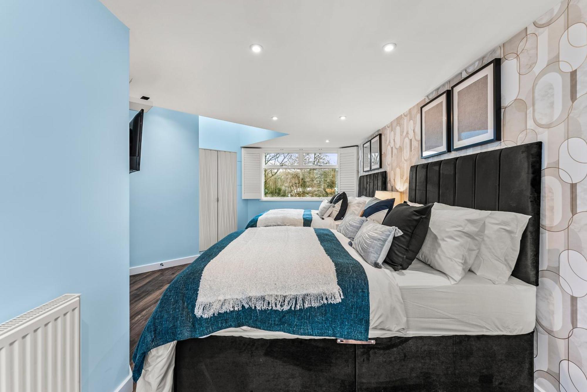Elegant Retreat In Cheltenham - Garden & Parking Included Kültér fotó