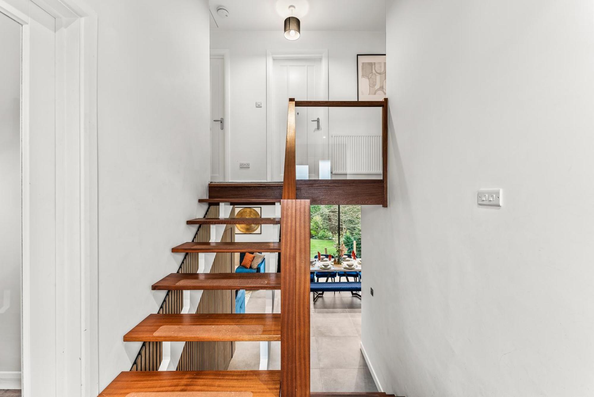 Elegant Retreat In Cheltenham - Garden & Parking Included Kültér fotó