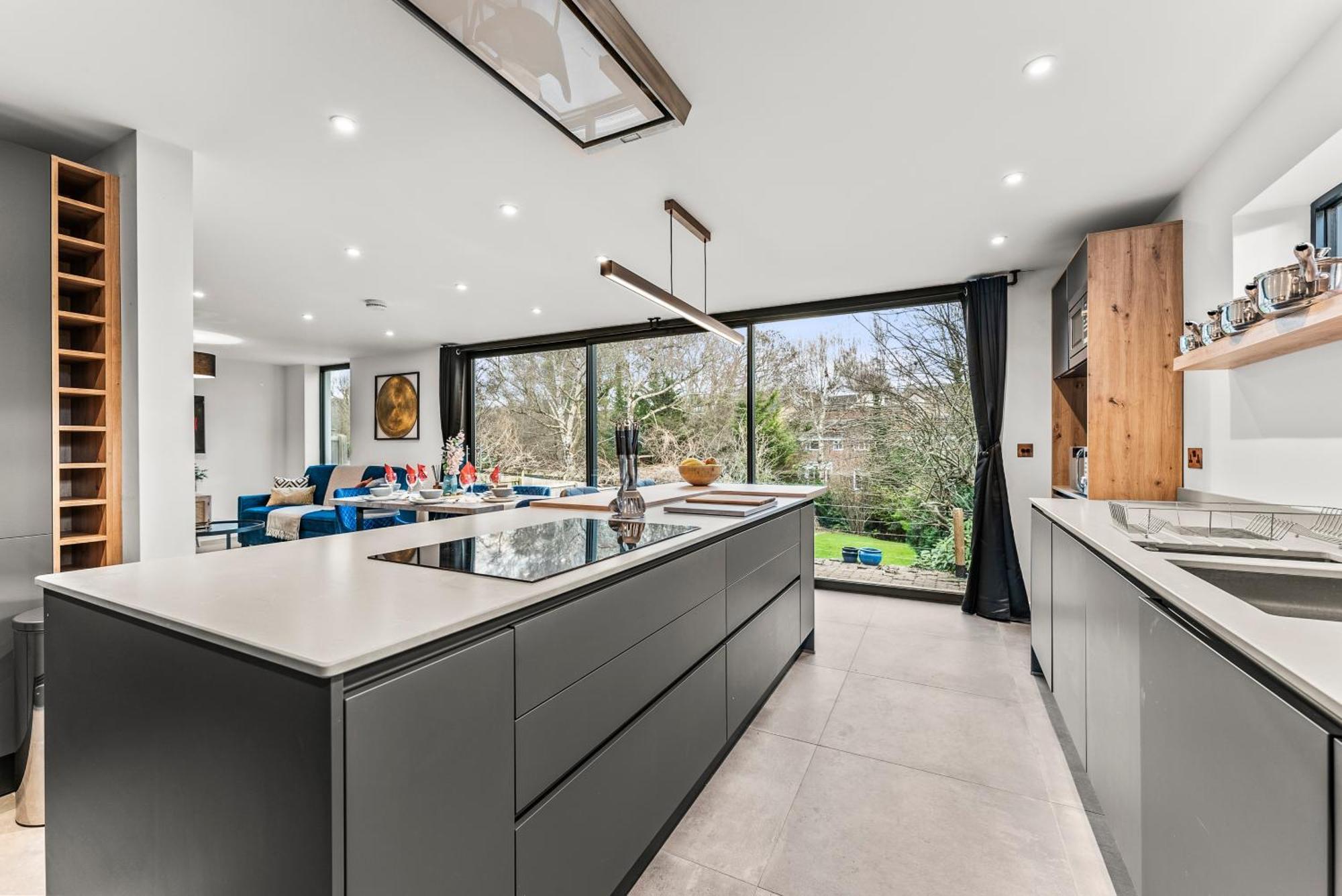 Elegant Retreat In Cheltenham - Garden & Parking Included Kültér fotó