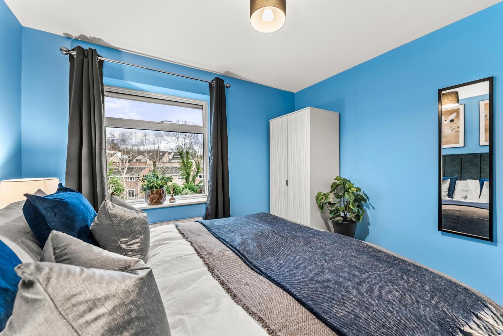 Elegant Retreat In Cheltenham - Garden & Parking Included Kültér fotó