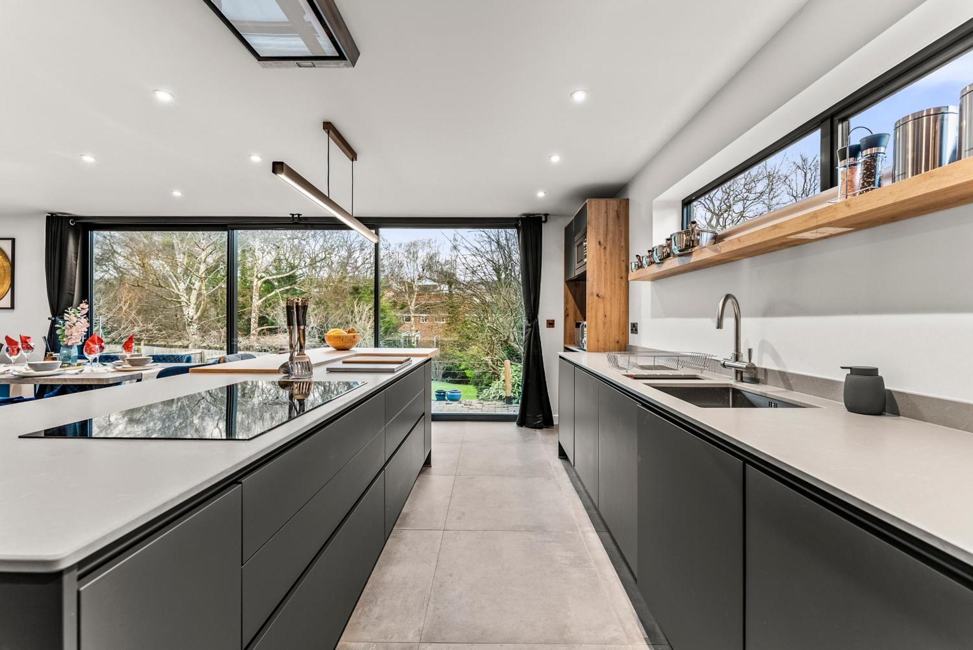Elegant Retreat In Cheltenham - Garden & Parking Included Kültér fotó