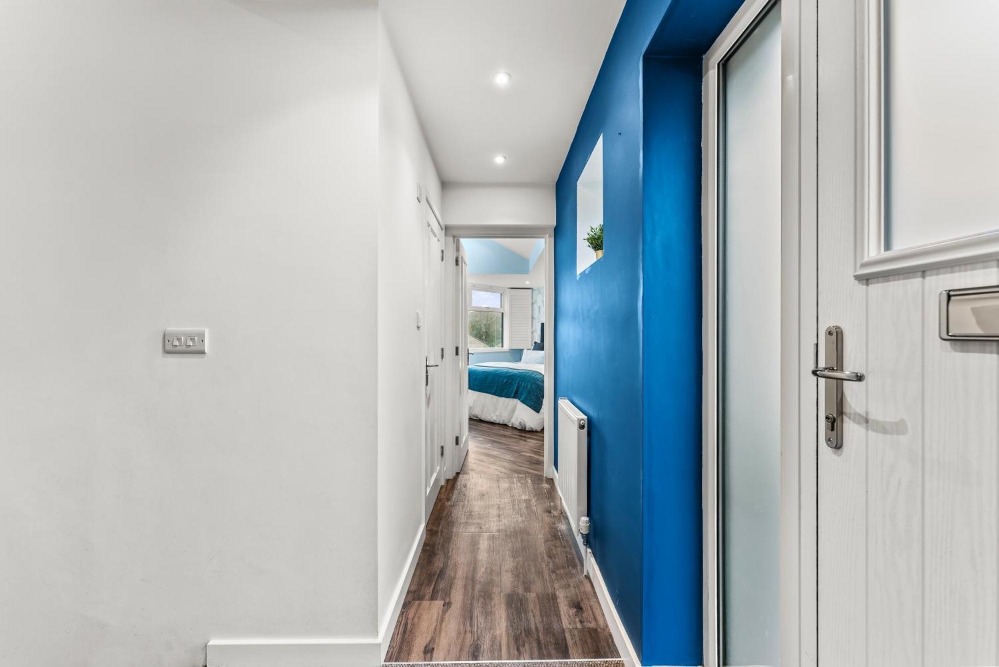 Elegant Retreat In Cheltenham - Garden & Parking Included Kültér fotó