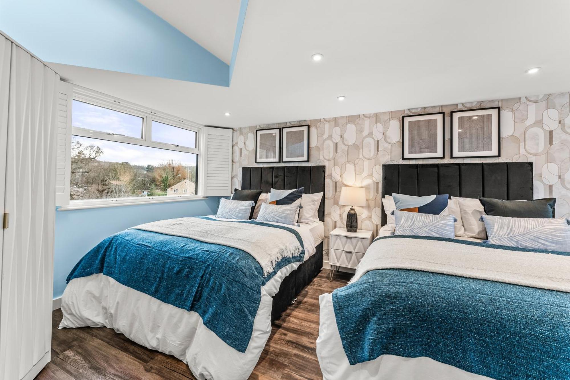 Elegant Retreat In Cheltenham - Garden & Parking Included Kültér fotó
