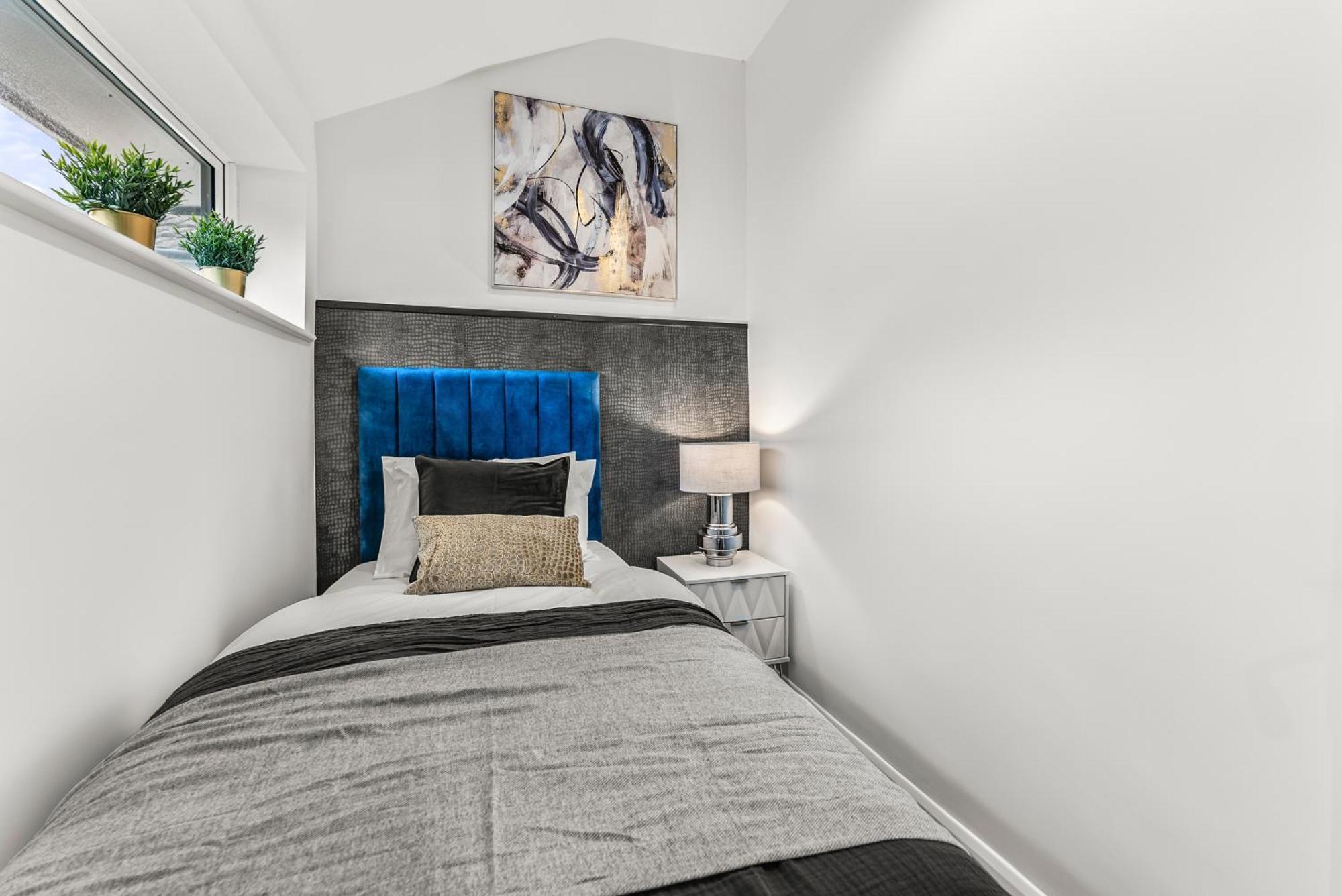 Elegant Retreat In Cheltenham - Garden & Parking Included Kültér fotó