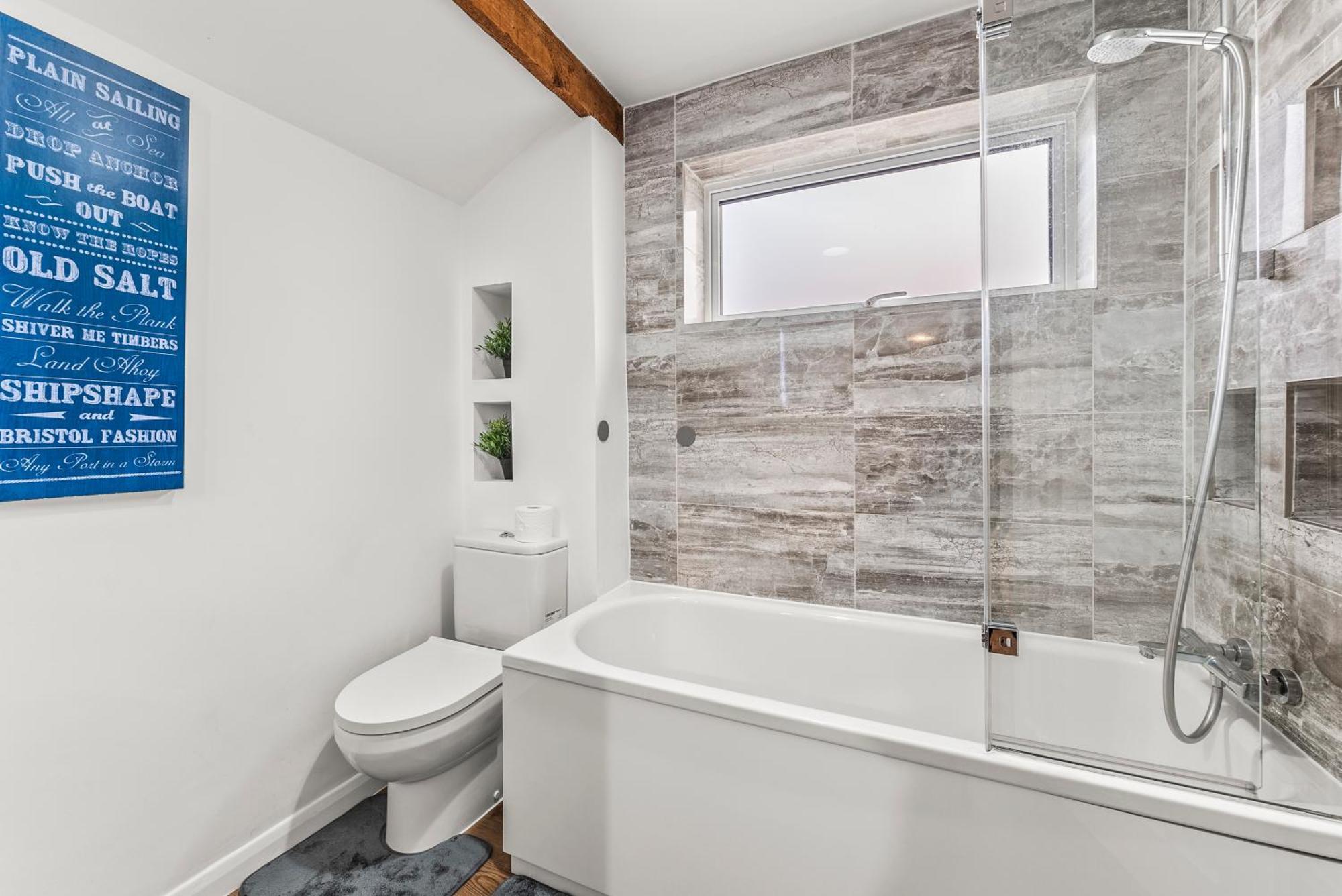 Elegant Retreat In Cheltenham - Garden & Parking Included Kültér fotó